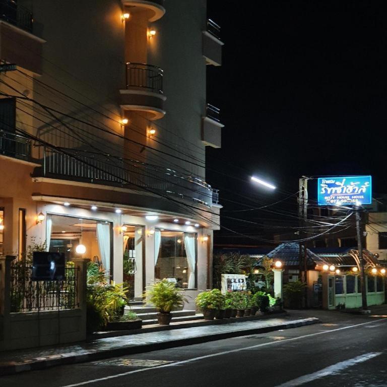 Ritzy House Hotel Chumphon Exterior foto