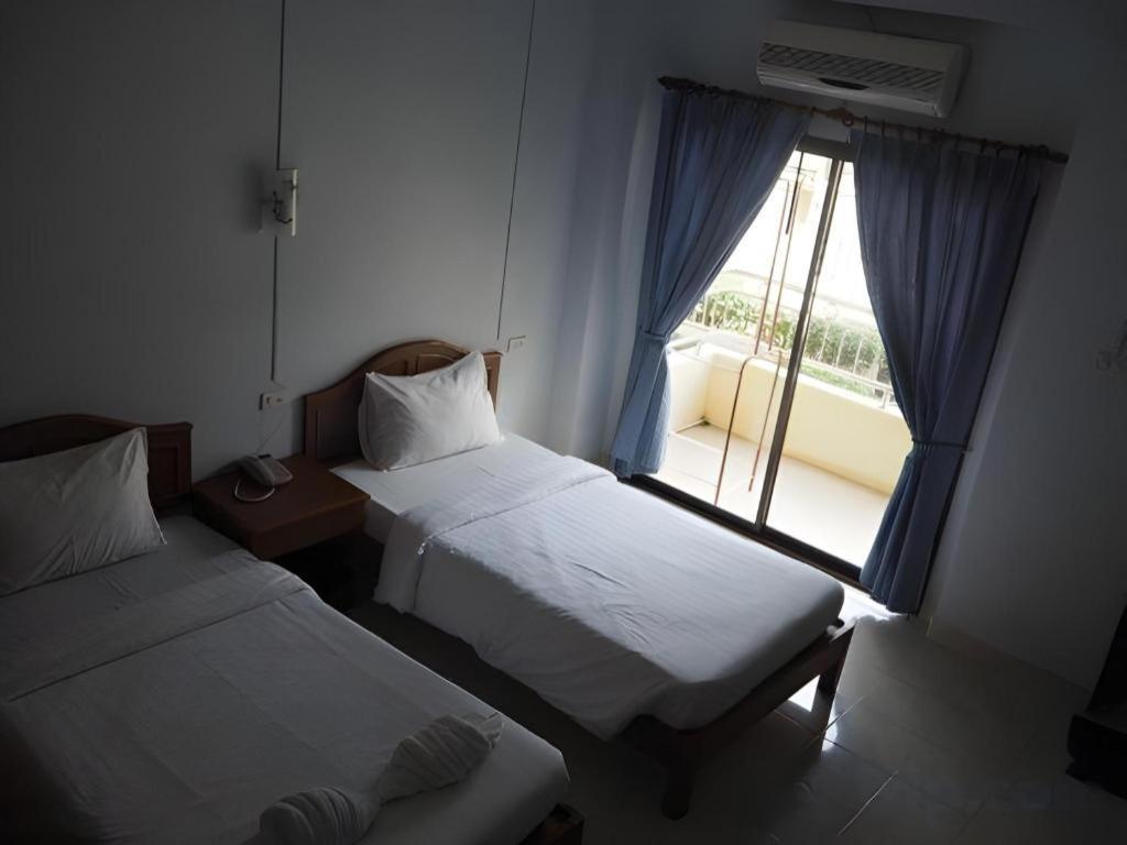 Ritzy House Hotel Chumphon Exterior foto