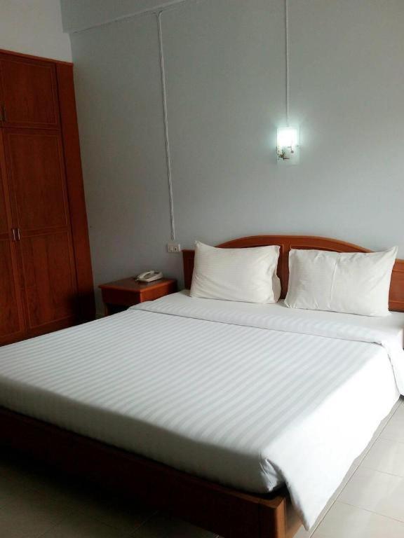 Ritzy House Hotel Chumphon Exterior foto