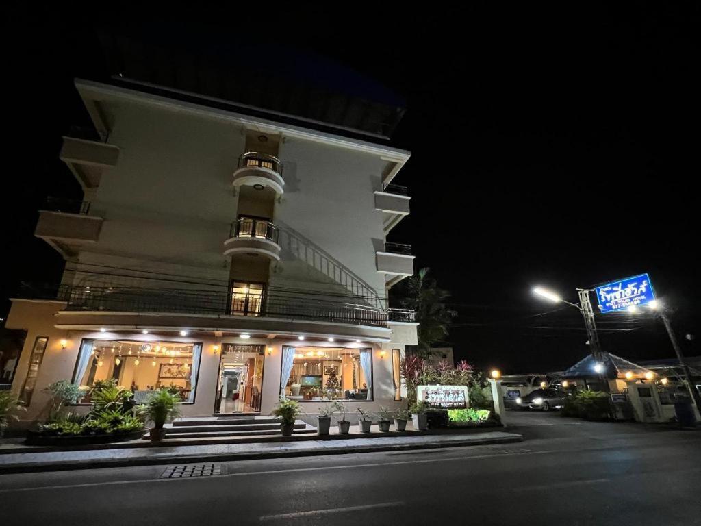 Ritzy House Hotel Chumphon Exterior foto