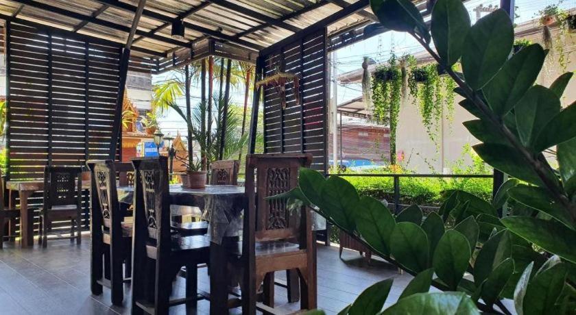 Ritzy House Hotel Chumphon Exterior foto